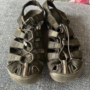 KEEN WOMENS SANDELS SIZE 8 black